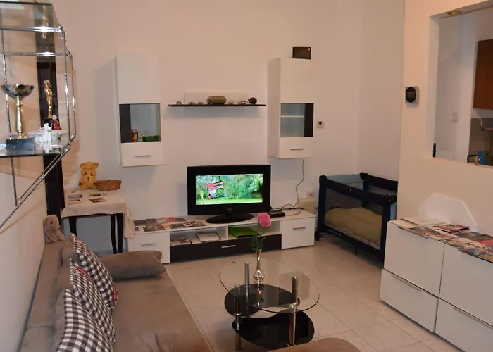 Charmante In Fuenfhaus Mit Garten By Interhome *